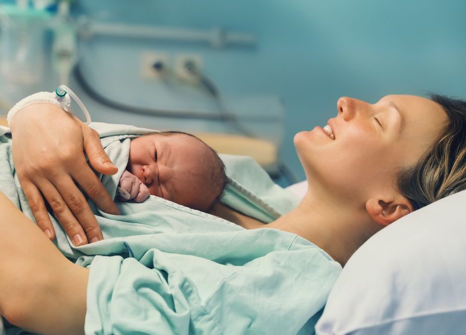 ¿Cómo favorecer y estimular un parto natural?